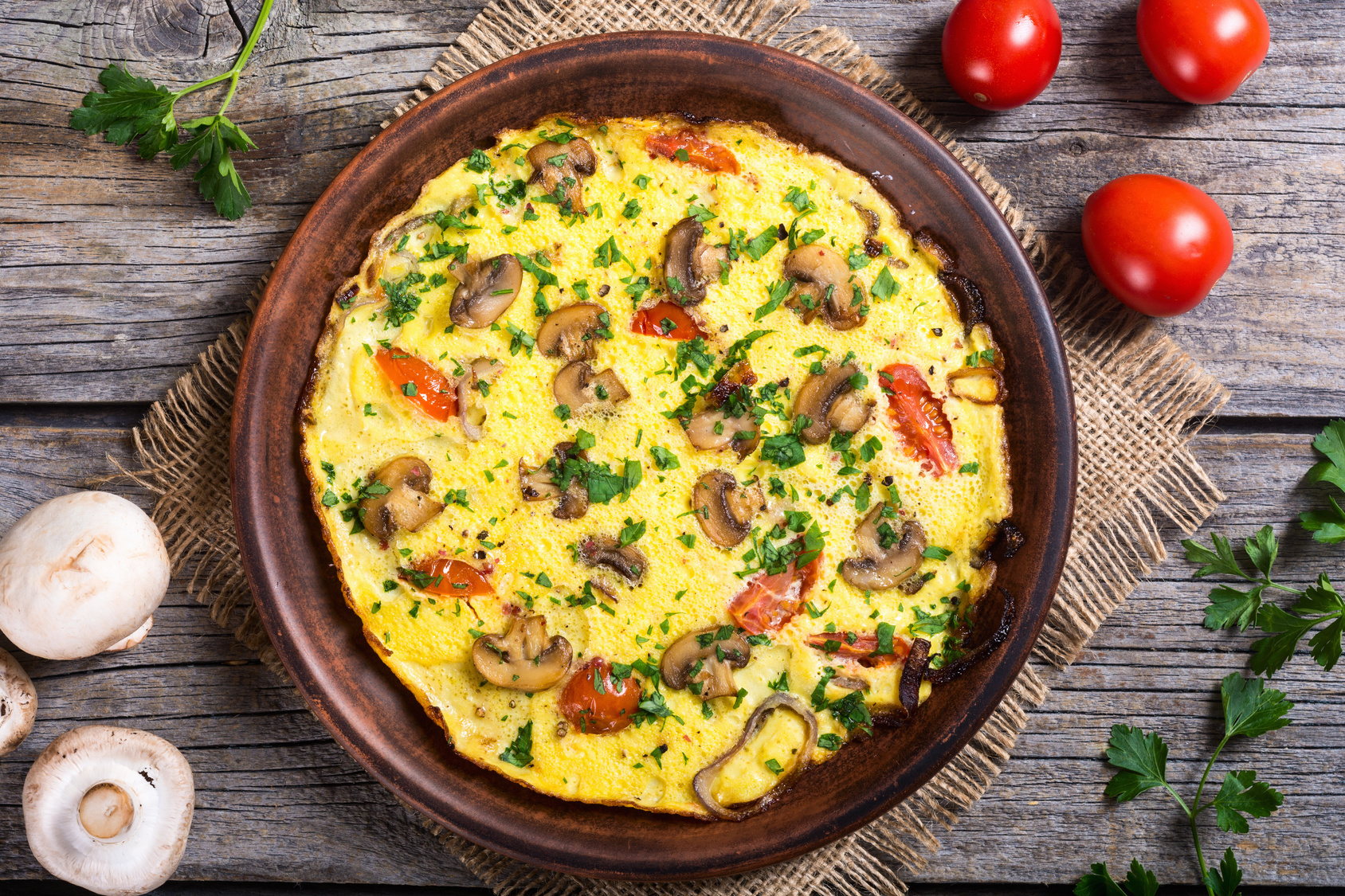 omelet-met-champignons OMELET WITH HERBS & MUSHROOMS